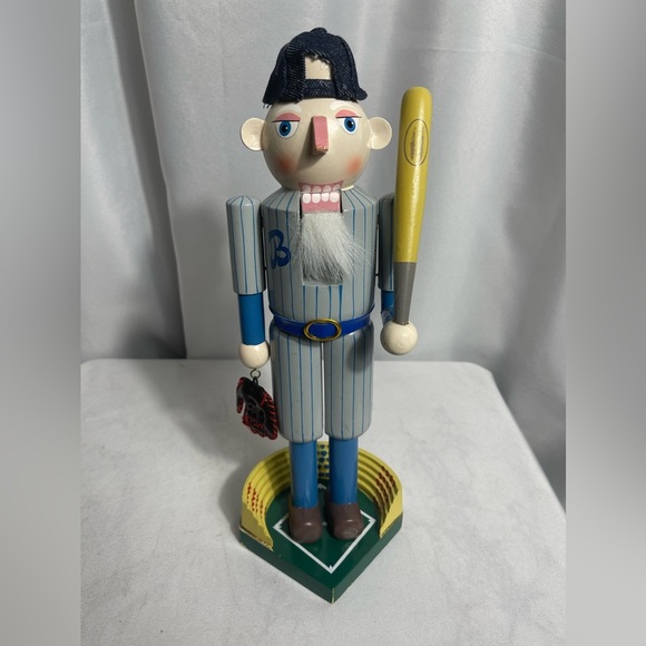 The Bombay Co. Vintage 1998 "Slugger" Baseball Nutcracker 12"X4.5"X4.5" - Picture 4 of 15